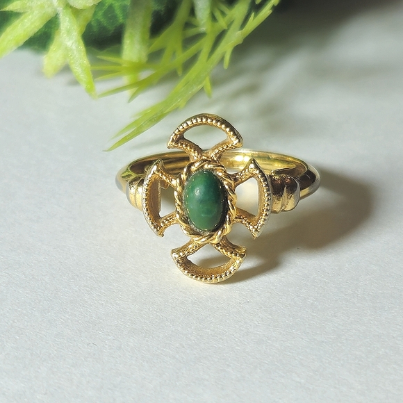 Avon Jewelry - Vintage Avon Gold Tone Maltese Cross Baroness Jade Stone Ring 1970s Size 6
